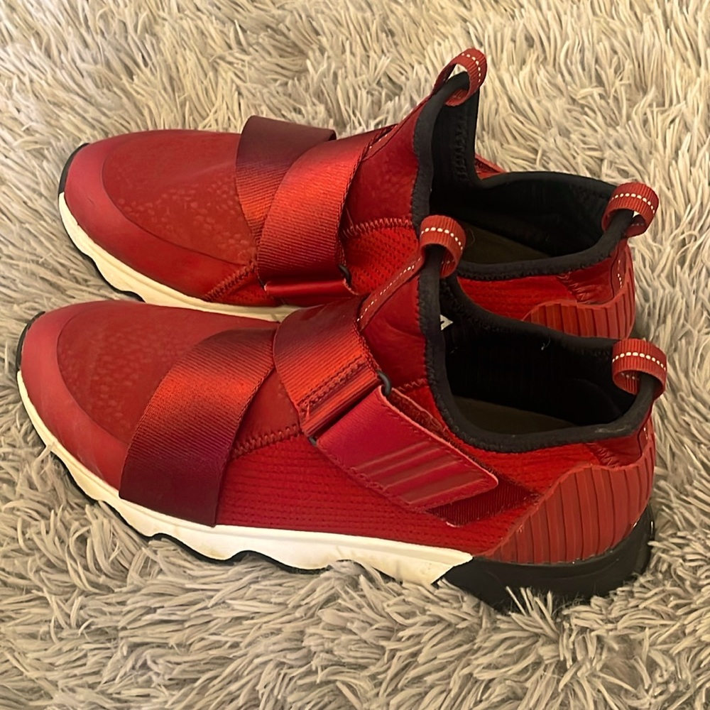 Women’s Sorel Kinetic sneakers